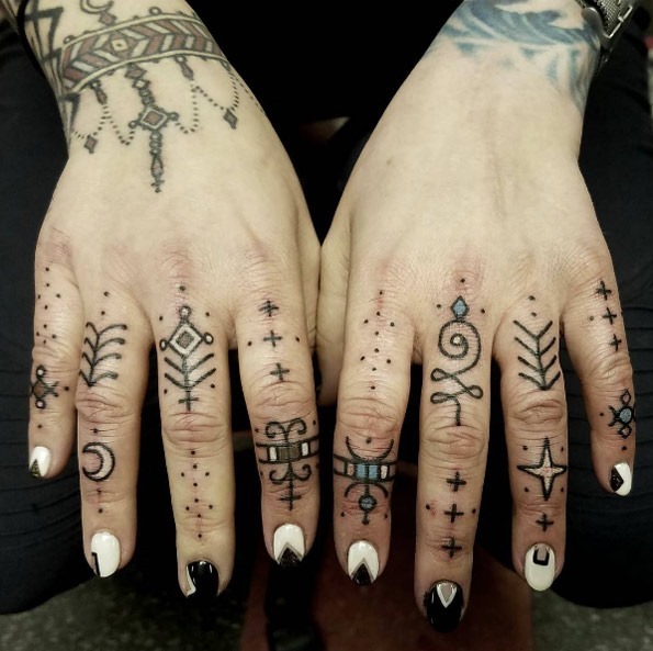 estes_dedo_tats