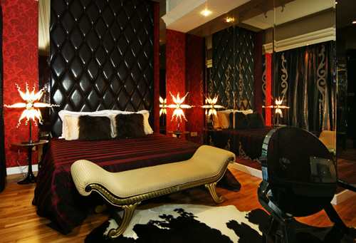 IMPRESIONANTE DORMITORIO ROJO Y NEGRO via www.dormitorios.blogspot.com