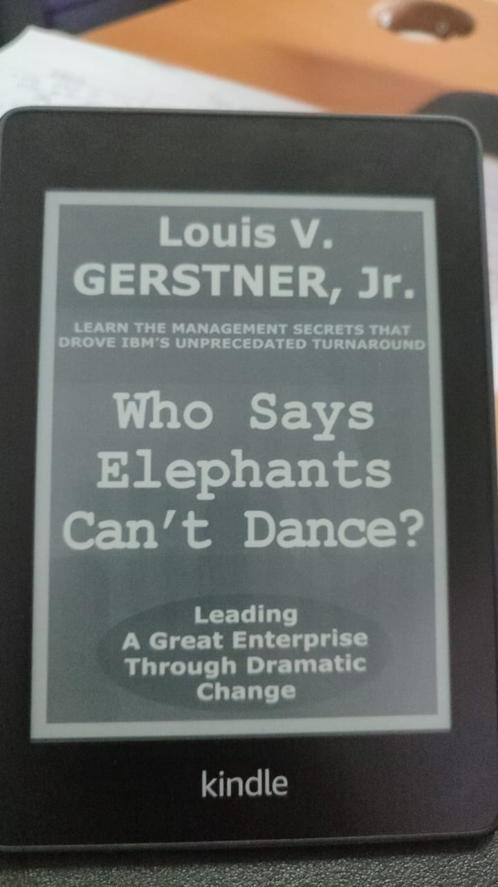 Review Buku: Who Says Elephant Can't Dance?