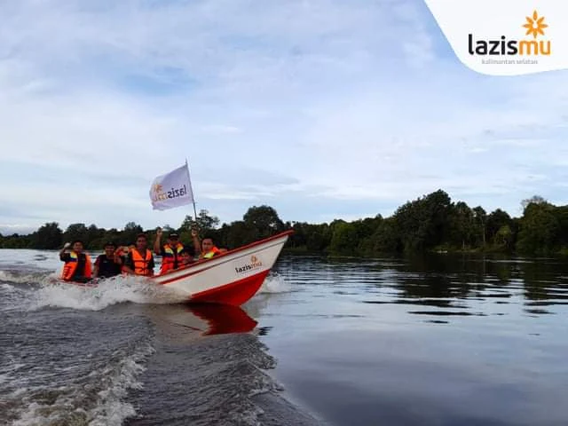 Perahu Fiber Dari Lazismu Menjadi Saksi Betapa Pentingnya Armada Air Dalam Penanganan Banjir