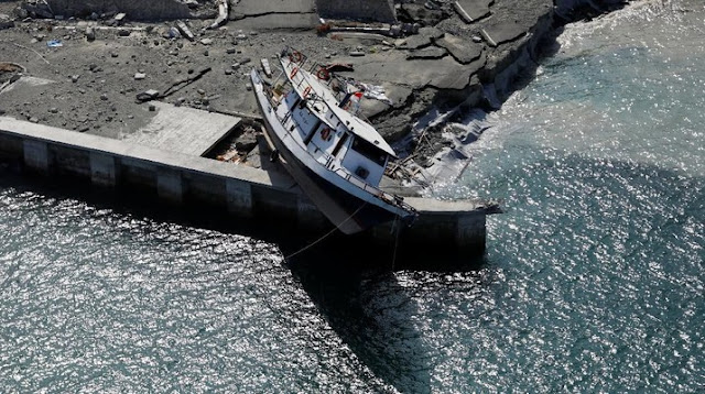 Tsunami Selat Sunda ratusan dikhuatiri maut.