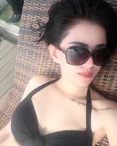 Foto Ferlauna Alona Seksi, Cantik, Paha Mulus