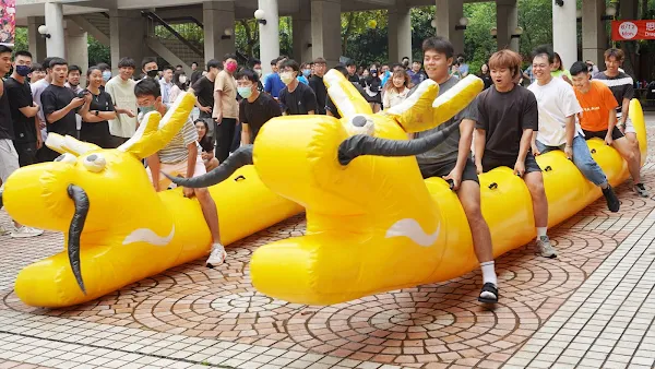 ▲大葉大學學務處透過陸上行舟活動，讓學生體驗龍舟賽。（記者林明佑翻攝）