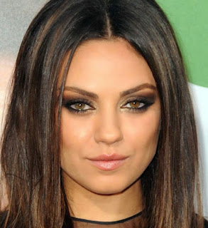 Mila Kunis, Star, Steal, Style, Fashion, Batman, Tshirt, Celebrity, Blogger, Google, Jeans, Pretty, Girl, Brunette, Makeup