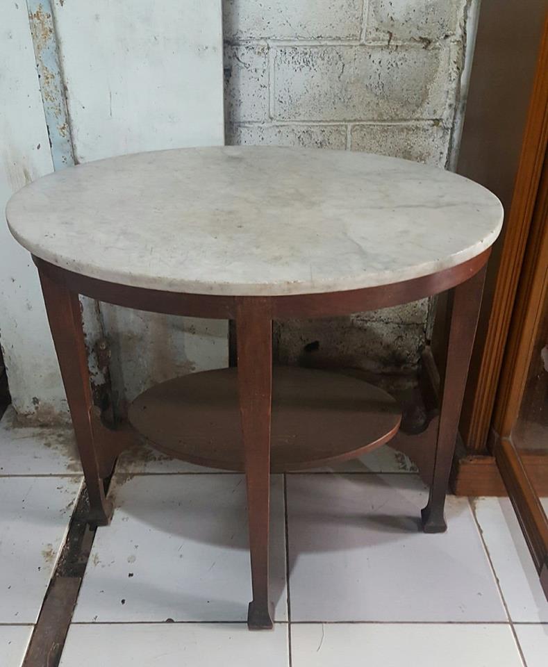 fAb Antique Meja  marmer oval  Ukuran  80x61 tinggi 72cm 