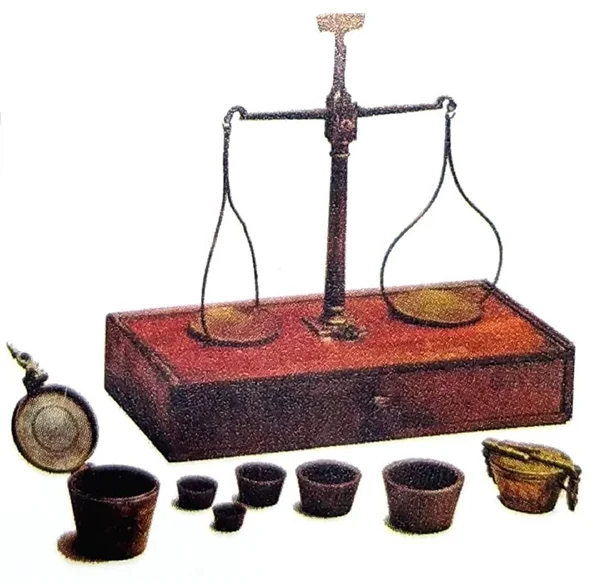Medidores de ouro em pó e balança para ouro dos séculos XVIII e XIX. (Museu da Inconfidência, Ouro Preto, MG)