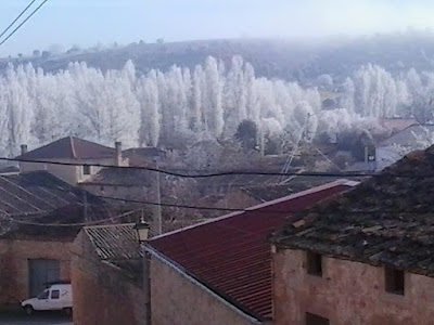 Vista de Pardilla con los tejados nevados