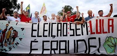 Faixa em manifestção, onde se lê que eleição sem Lula é fraude