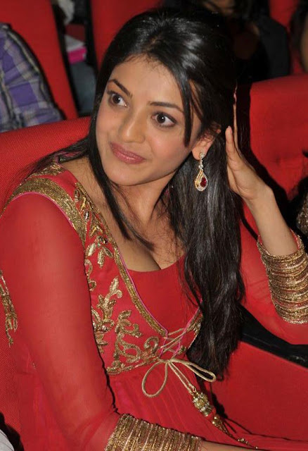 Kajal Agrwal Nice Cleavage Show in Traditional Dress