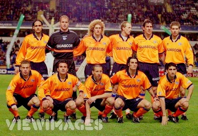 Resultado de imagen de fotos del alaves en la temporada 2000-2001