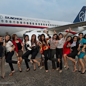 Foto Pramugari Sukhoi Superjet 100 [ www.BlogApaAja.com ]