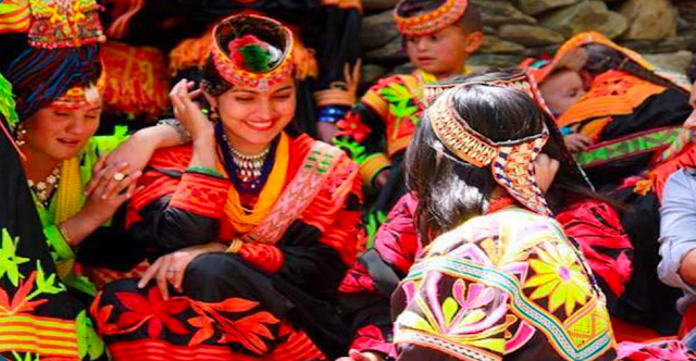 Which language is commonly spoken as a native language in Gilgit Baltistan