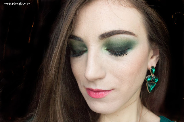 Green smoky eyes