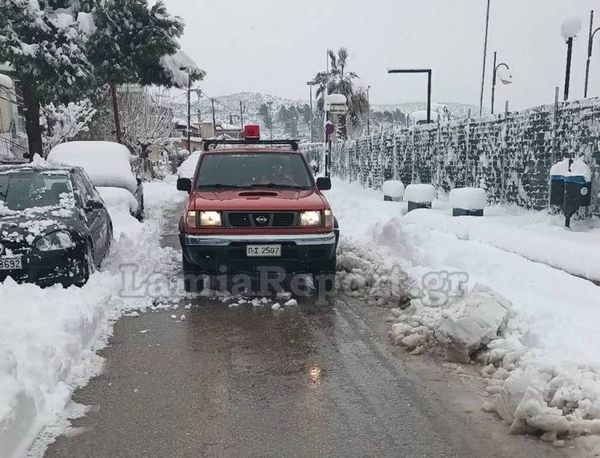 Γλύφα: Έφτασε τους 40 πόντους το χιόνι δίπλα στο κύμα