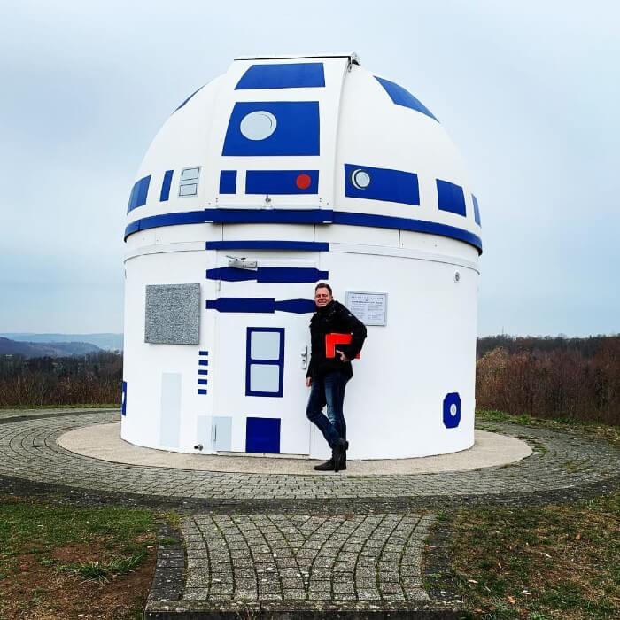 German Professor Who Loves Star Wars Has Repainted An Observatory Into A Giant R2-D2