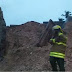Una señora y un niño pierden la vida tras desplomarse una pared en Los Alcarrizos.