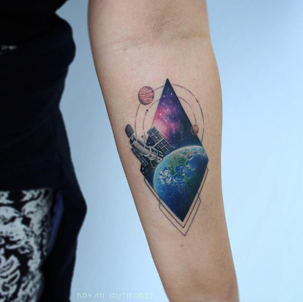 este_telescpio_espacial_hubble_da_tatuagem
