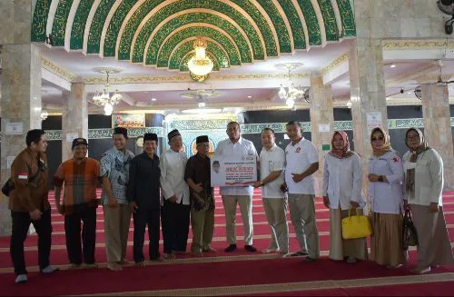 Andre Rosiade Bantu Standing AC untuk Masjid Taqwa Muhammadiyah Padang