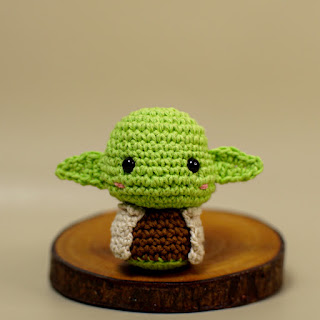 Baby alien amigurumi crochet doll pattern