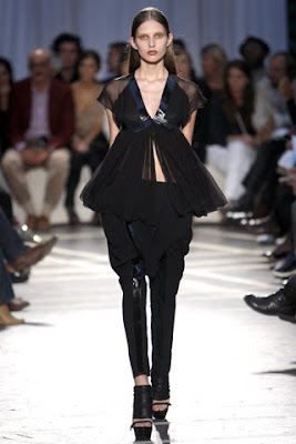 Fashion Runway : Givenchy Spring / Summer 2010 Paris Fashion Week