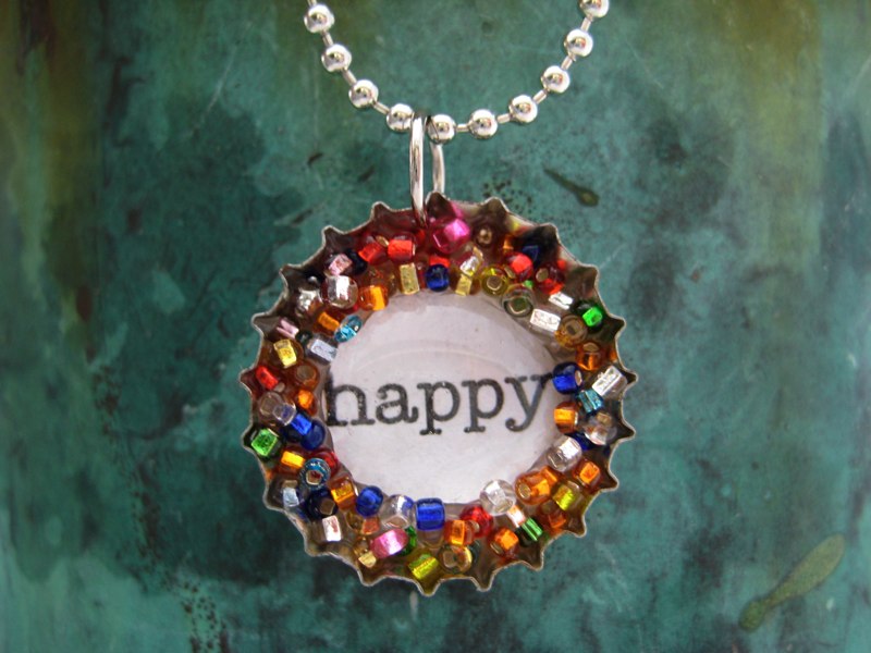Bottle  Necklace on Amazing Bottle Cap Art Worth Watching    Blog For Everyone