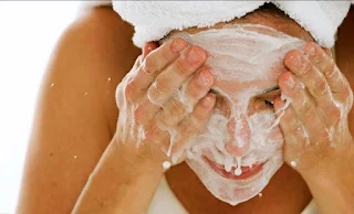 كم مرة يجب استخدام غسول الوجه للبشرة الدهنية والمختلطة والجافه والحساسة