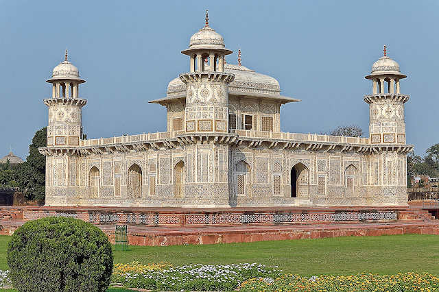 10 Best Places To visit In Agra