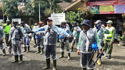 Relawan Forum RW Kota Bandung Perangi Covid-19 Hingga Gang Sempit