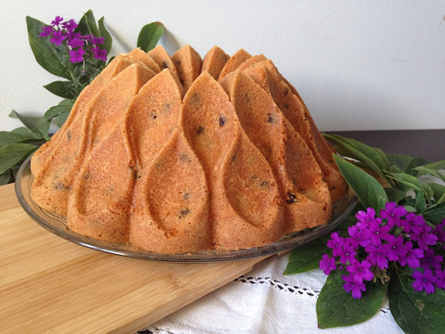 bundt cake de queso crema y pepitas de chocolate