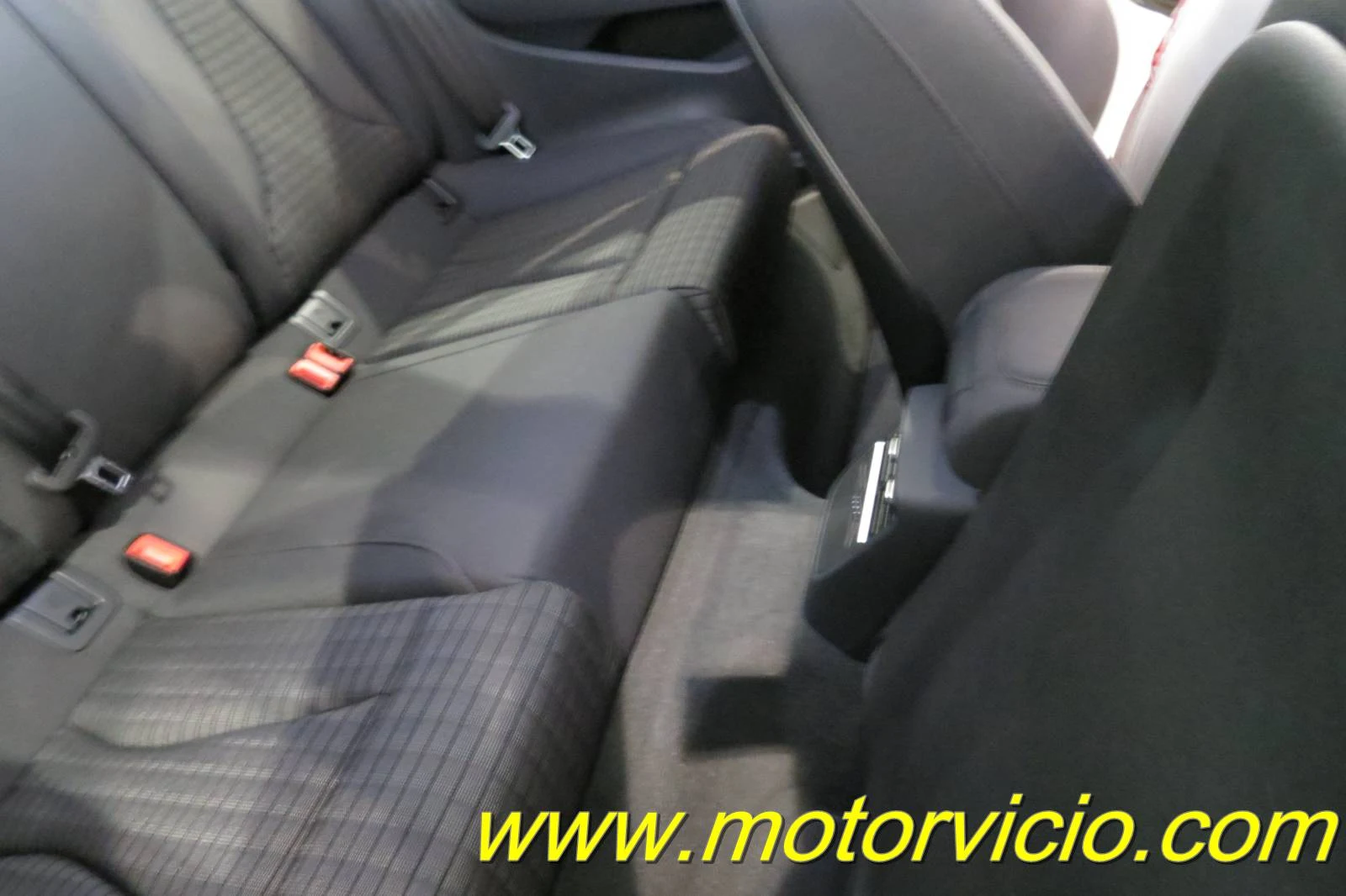 Novo Audi A3 2014 - interior - espaço traseiro