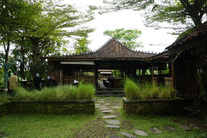 Sudut-sudut bangunan di Wedang Kopi Prambanan