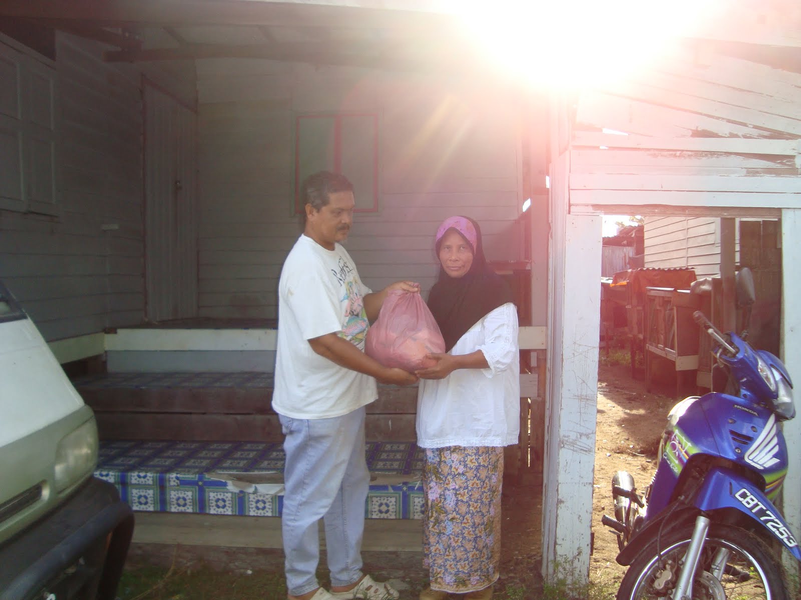 Blog YB ADUN Sura: Sumbangan Faqir Miskin Di Tanah Lot 