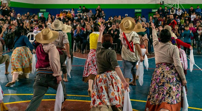 800 bailarines de danzas folklóricas de todo el país llegan a El Bolsón para un certamen competitivo