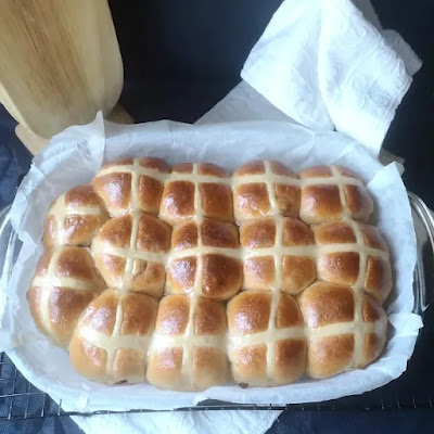 Hot cross buns: Panecillos de Pascua