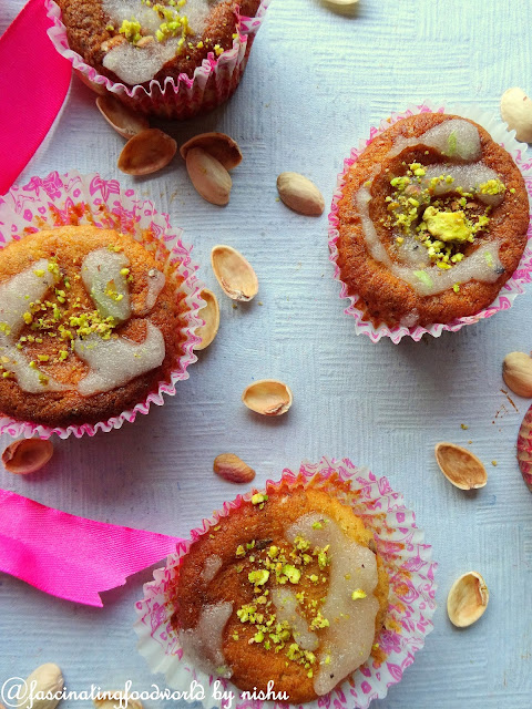 http://www.fascinatingfoodworld.com/2014/10/pistachio-cupcakes-with-cardamom.html