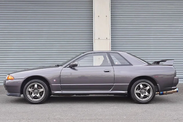 1993 NISSAN SKYLINE GT-R FOR SALE IN JAPAN