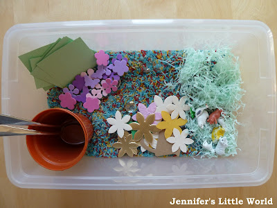 How to make a Spring sensory tub for toddlers