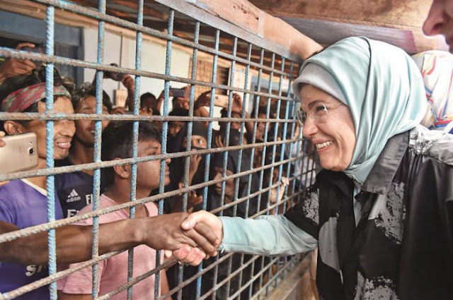 Temui Pengungsi Muslim Rohingya, Istri Erdogan Disambut 
