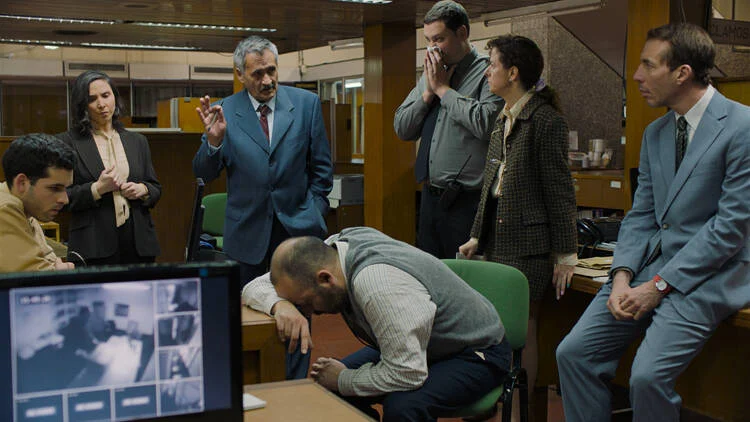 Dunia Film - Unraveling 'The Delinquents': An Argentinian Heist Thriller