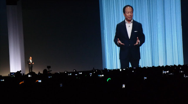 Presiden Samsung pada Samsung unpacked 2015