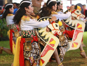 Tari Tradisional Klasik dan Tradisional Kerakyatan (Pola Lantai dan Pendukung)