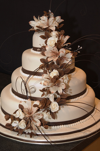 Fashion and Art Trend Elegant  Wedding  Cake 