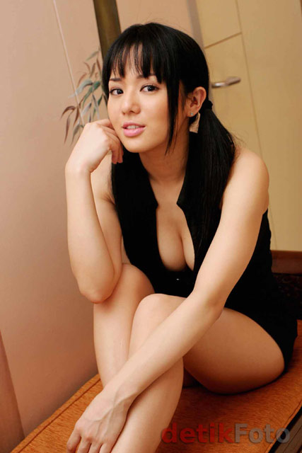 Sola better known by the name of Sora Aoi plays topless scene