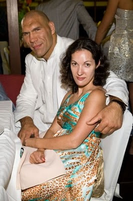 Russian Giant Nikolay Valuev And His Tiny Wife  - World Heaviest and Tallest Boxing Champion in History