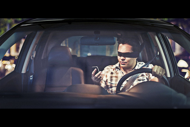 {Don't text and Drive} by CaioBraga, on Flickr