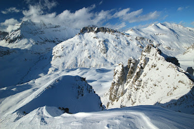 Panorama des Rochers de Lanserlia enneigés (Maurienne)