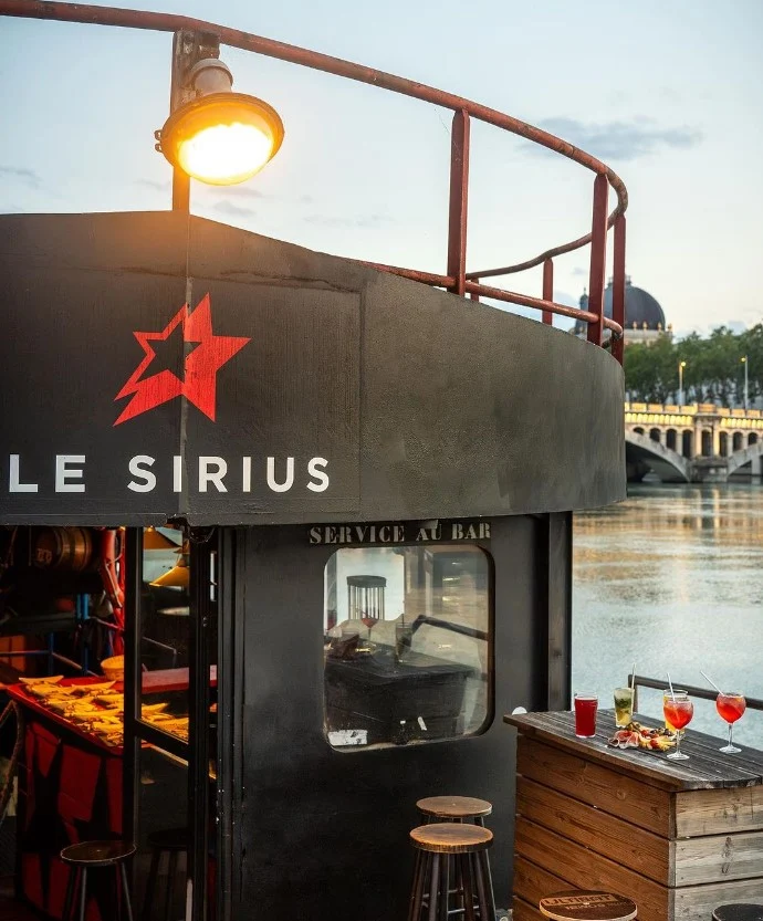 péniche-bar Le Sirius, 4 quai Victor Augagneur