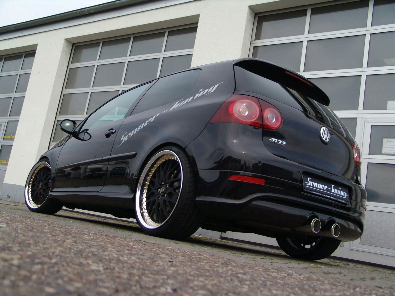 VW Golf V R32 by Senner Tuning