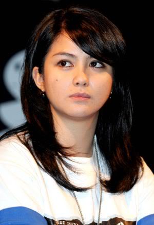  Artis Revalina S. Temat>>Foto Gambar Wallpaper Arti