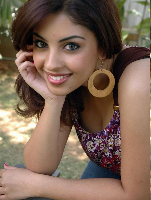 Richa Gangopadhyay hot